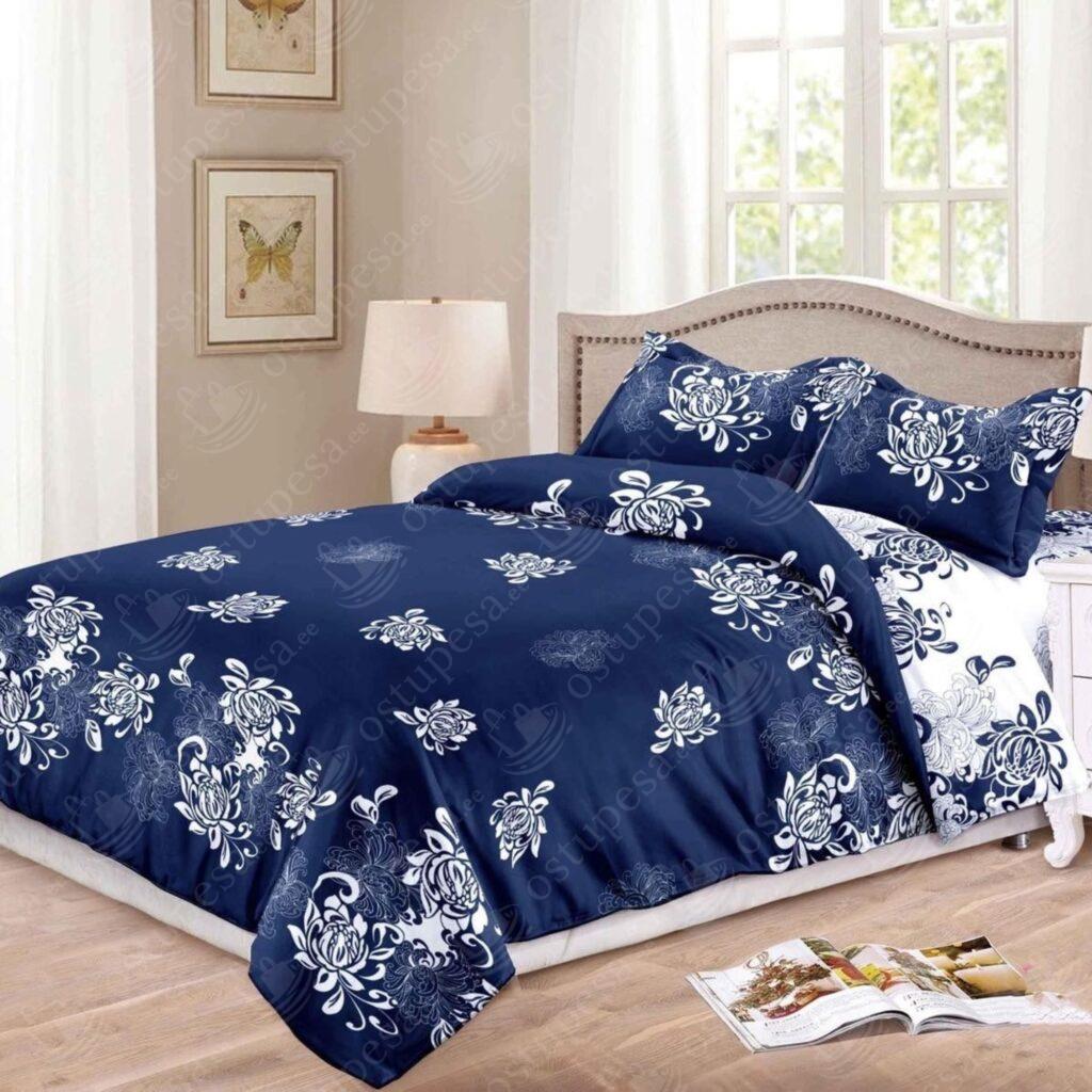 4-osaline voodipesukomplekt “Valged lilled sinisel taustal”, puuvillasatiin