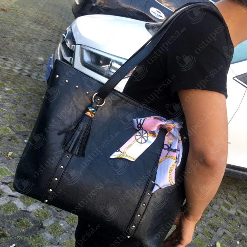 Naiste käekott neetidega, narma ripatsiga