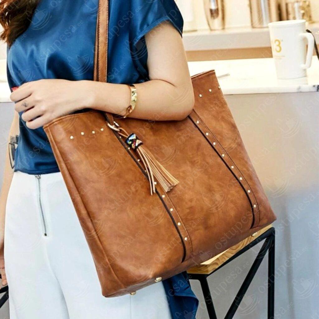 Naiste käekott neetidega, narma ripatsiga