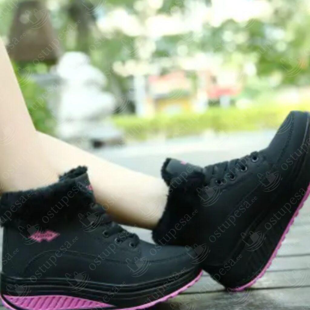 Naiste talvesaapad, seest karvased