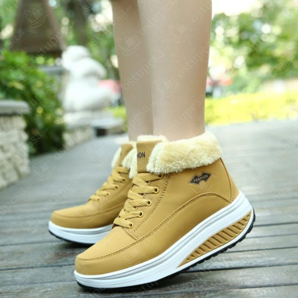 Naiste talvesaapad, seest karvased