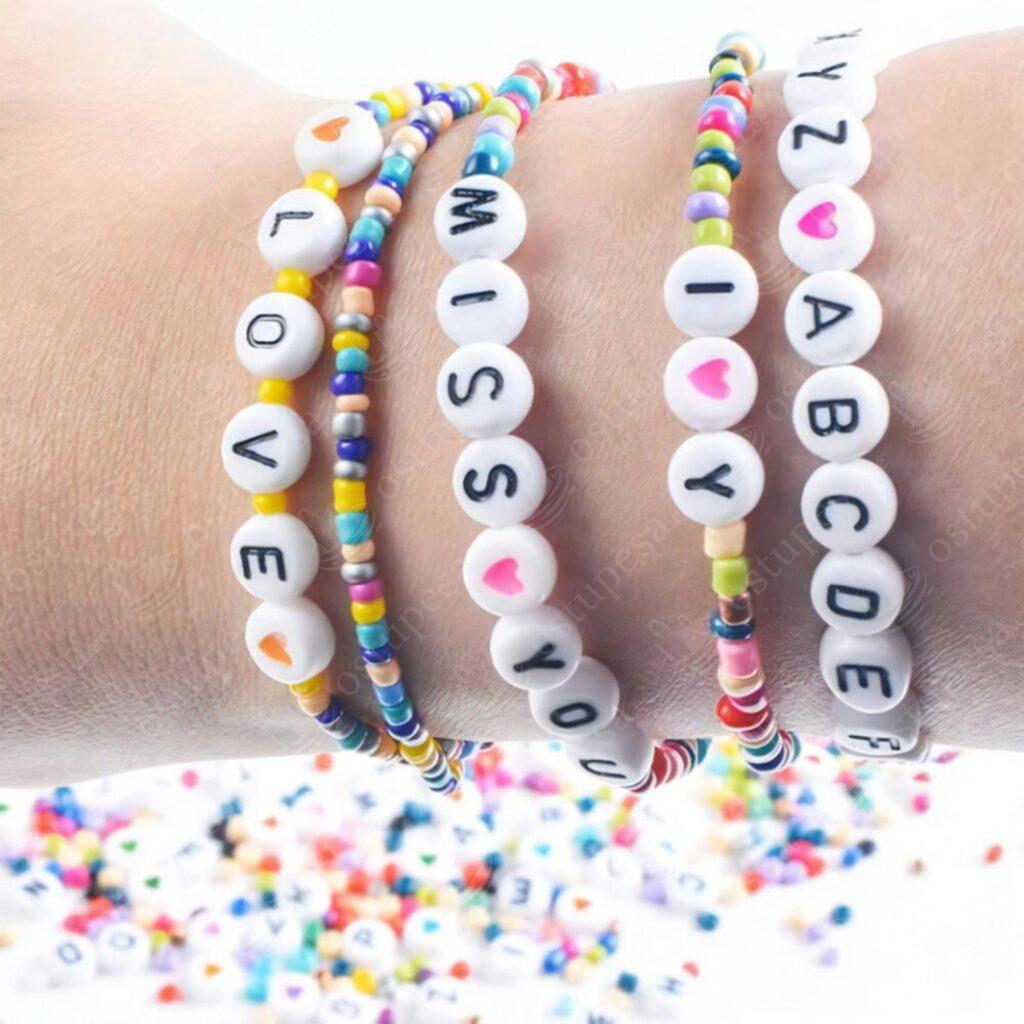 4200-osaline helmeste komplekt