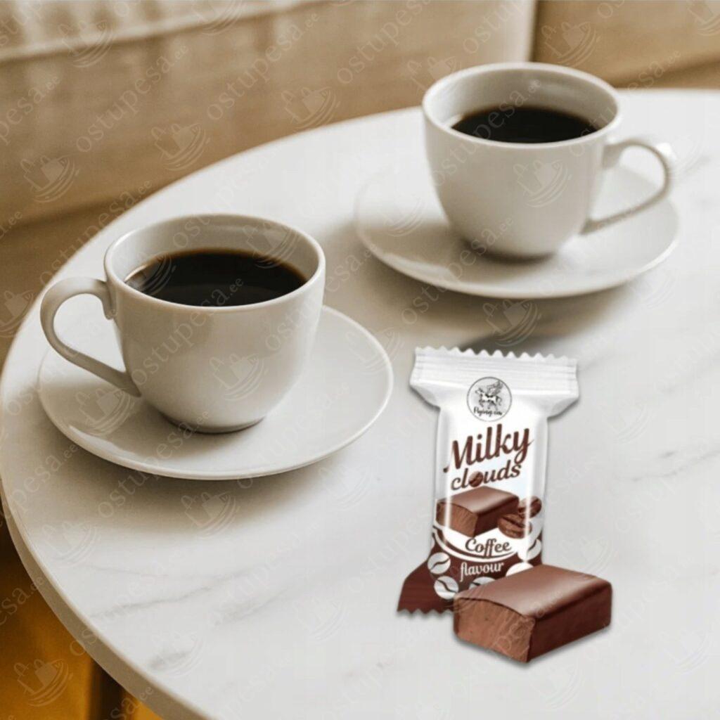 Kohvimaitselised vahukommid kakaoglasuuriga, 1 kg, Milky Clouds