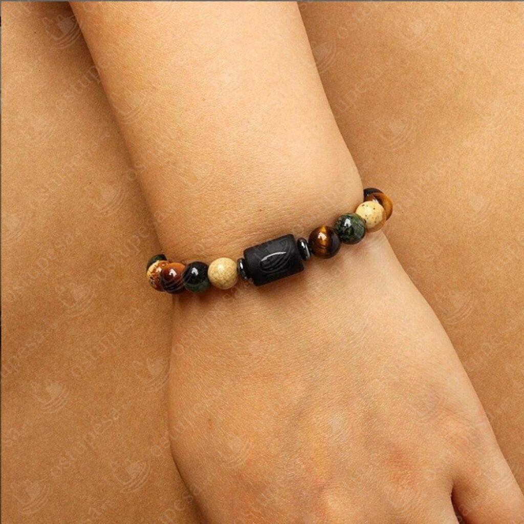 Helmestega käevõru sodiaagimärgiga