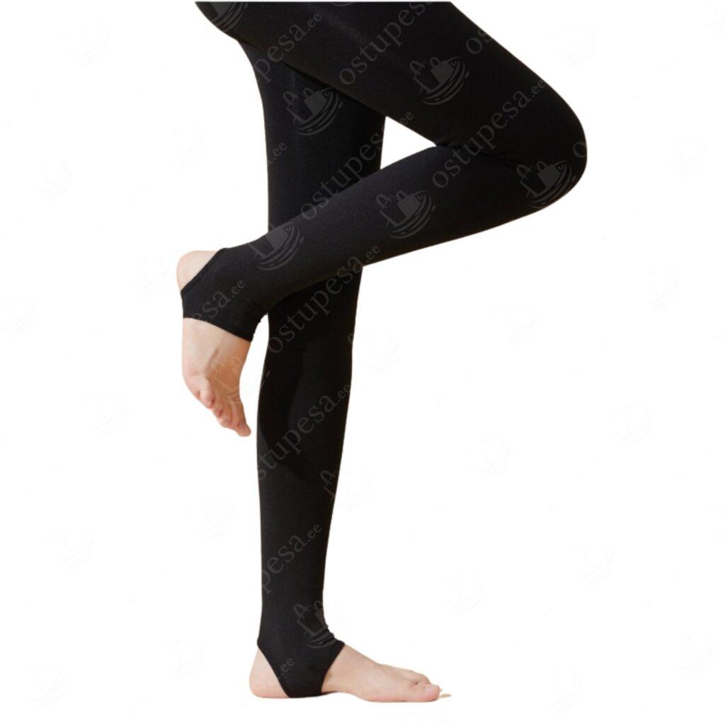 Naiste retuusid, karvase voodriga, kanna alt kinnitatavad