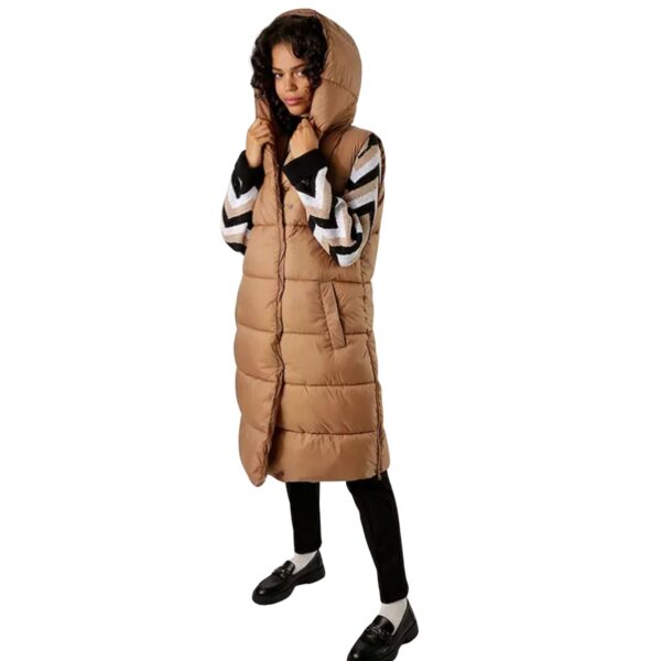 Tepitud pikk vest, Aniston casual